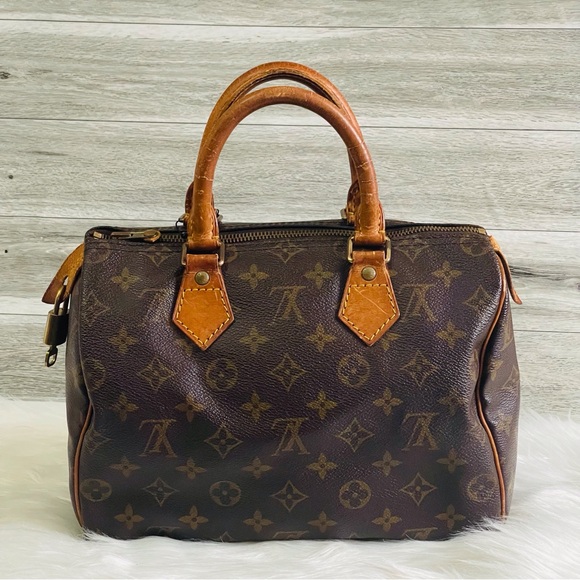 LOUIS VUITTON
Monogram Canvas Speedy 30 Bag - Picture 3 of 15